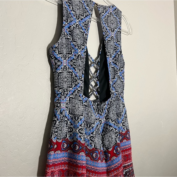 Papaya Backless Plunging Neckline Romper NWOT - Picture 4 of 7